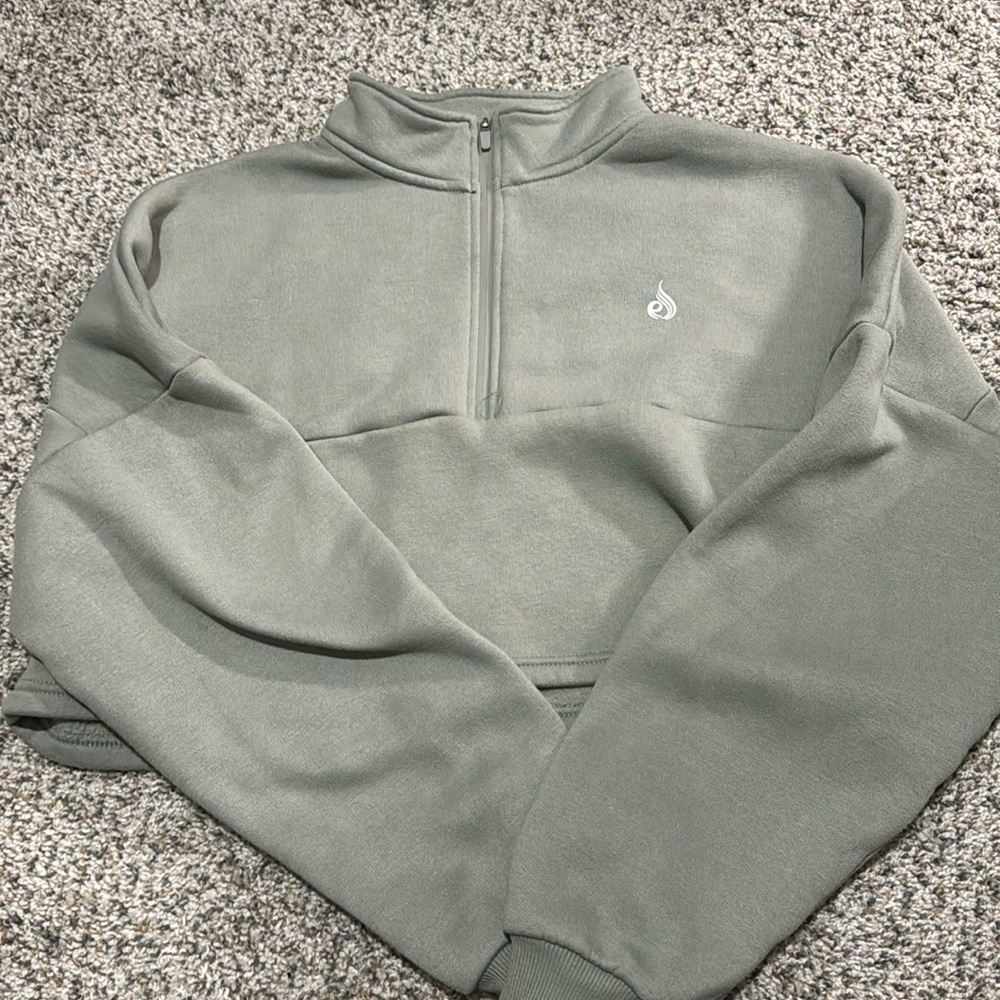 Ryderwear crop top sweatshirt